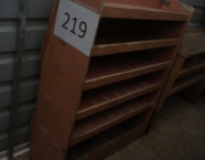 Nr. 219<br />
Półka uniwersalna.<br />
Wymiary:<br />
Dł - 105 cm<br />
Wys - 130 cm<br />...